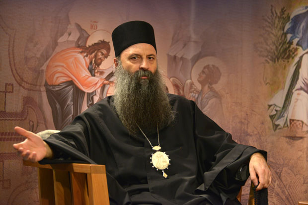Zmijski jezik zloduha - patrijarha srpskog Porfirija Perića - može zavarati samo teške naivce ili one koji su jako kratke pameti
