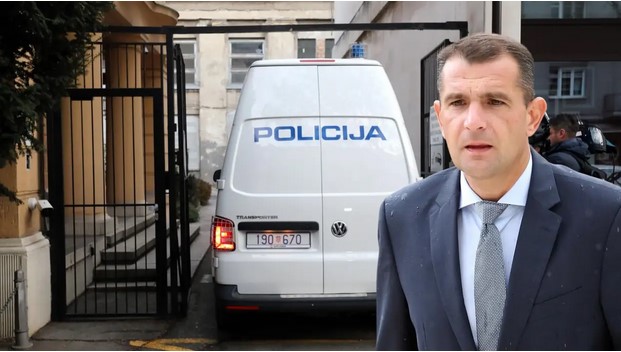 ISTRAŽITELJI IH SNIMILI O čemu su razgovarali Posavec i Kobal? 'Evo ja sam ti od sebe donio 10 hiljada. Isprobaj me'