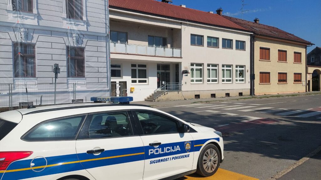 Željka napravila rusvaj u pošti zbog reda na šalteru: ‘Kurva mala, kobila, majmun’!
