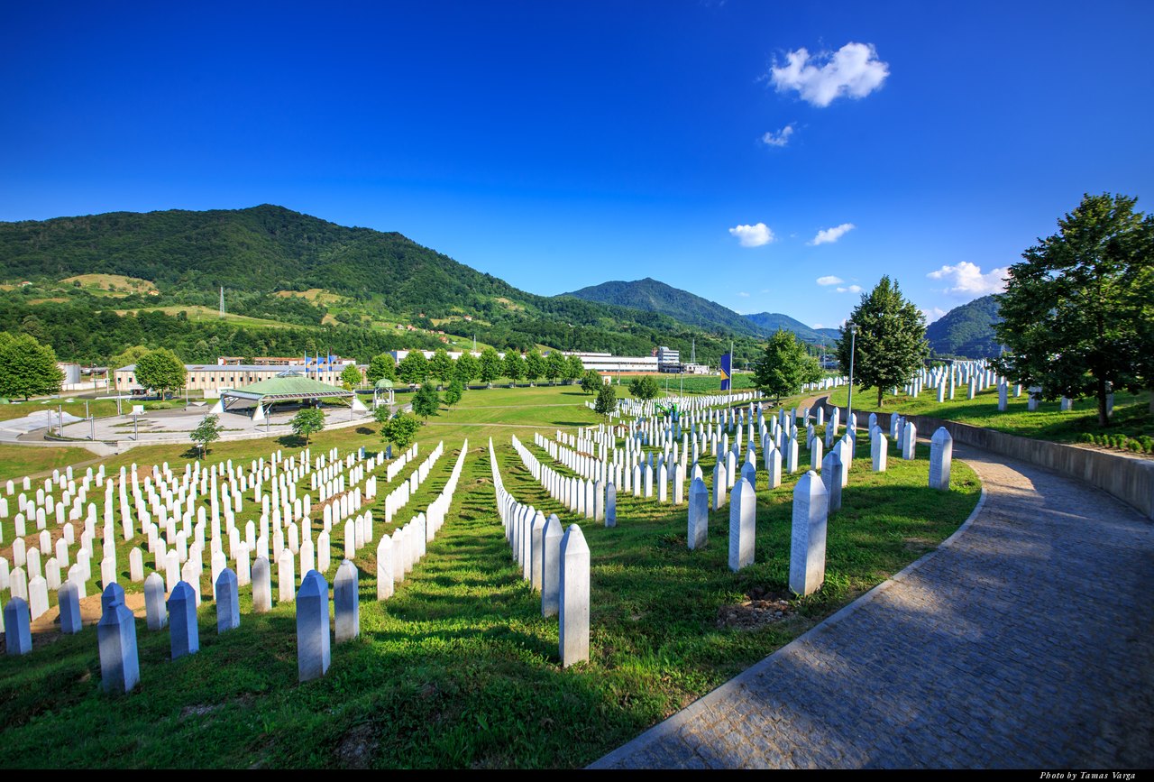 Incident ispred Memorijalnog centra u Potočarima: Pripadnik četničkog pokreta provocirao zaposlenike
