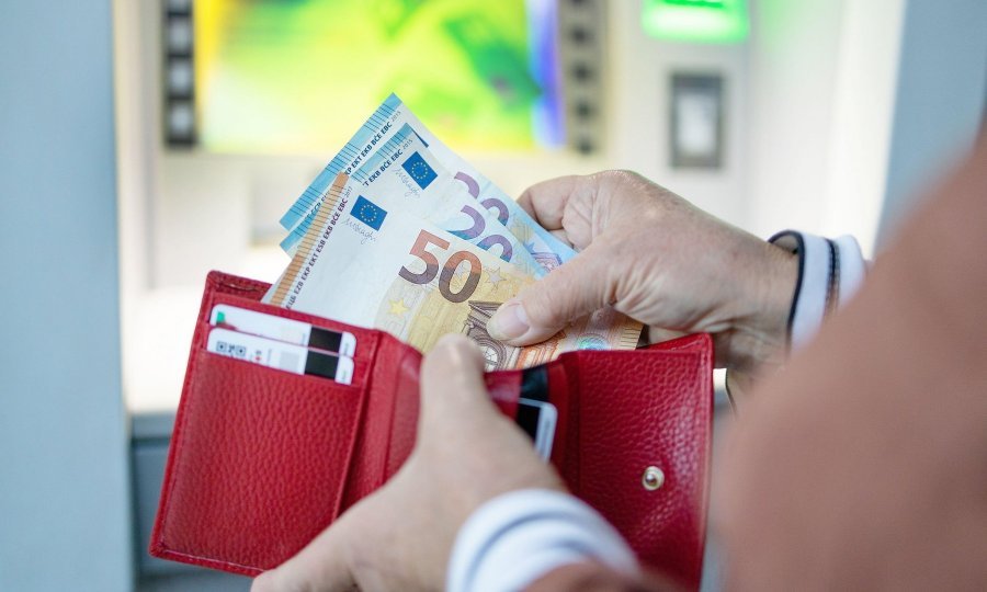 RAST  "POVLAŠTENIH" MIROVINA: Iako su branitelji često tema javnih rasprava, najviše su profitirali bivši zastupnici, članovi vlade, ustavni suci...