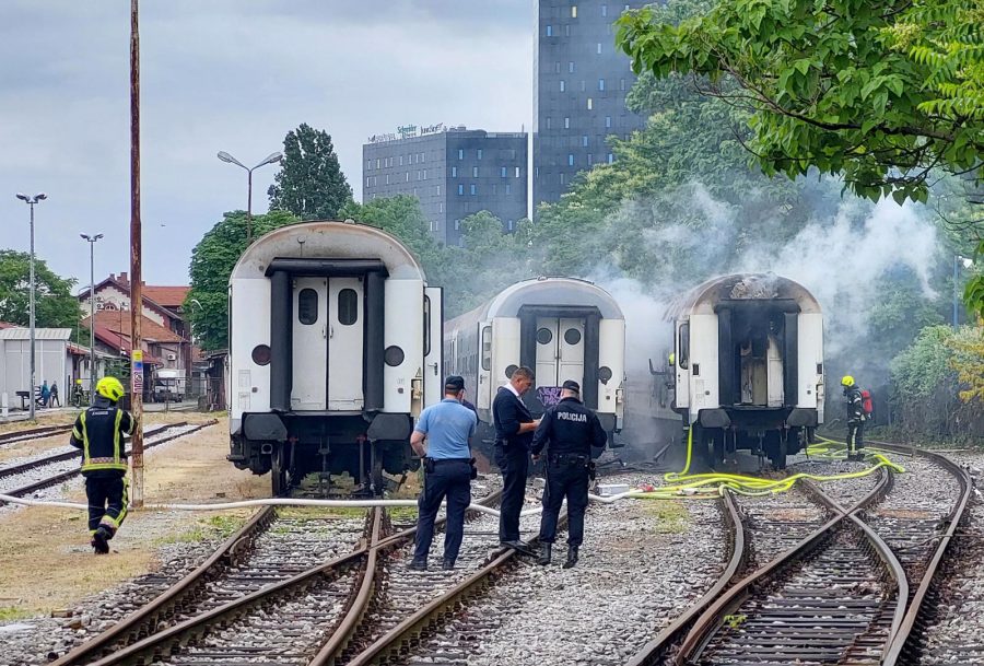 Požar na Glavnom kolodvoru u Zagrebu, gori nekoliko vago