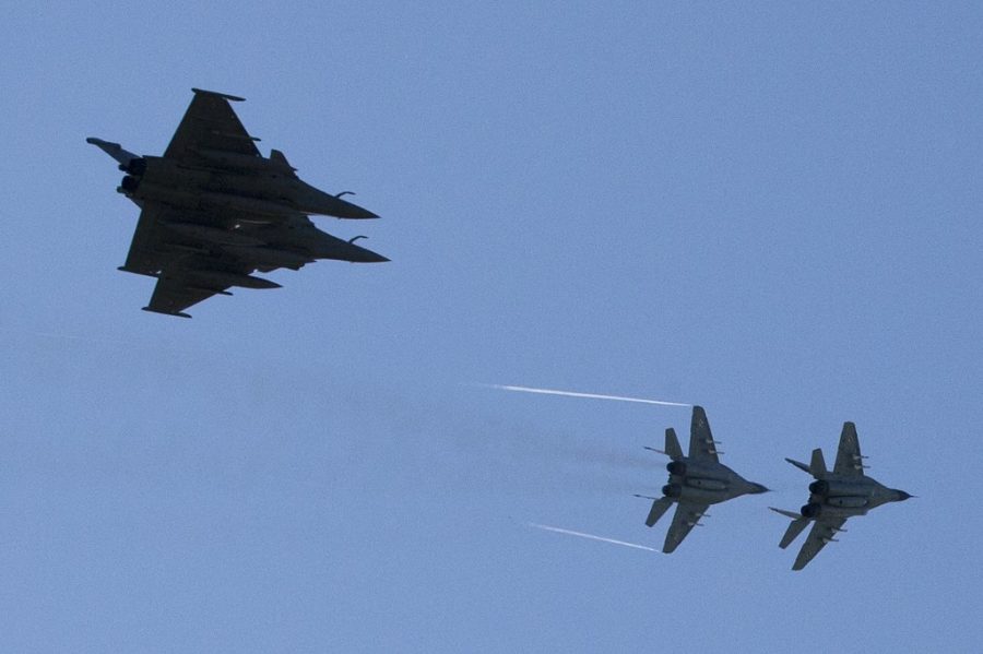 Milanović naredio Hranju da zabrani sve prelete vojnih aviona preko gradova