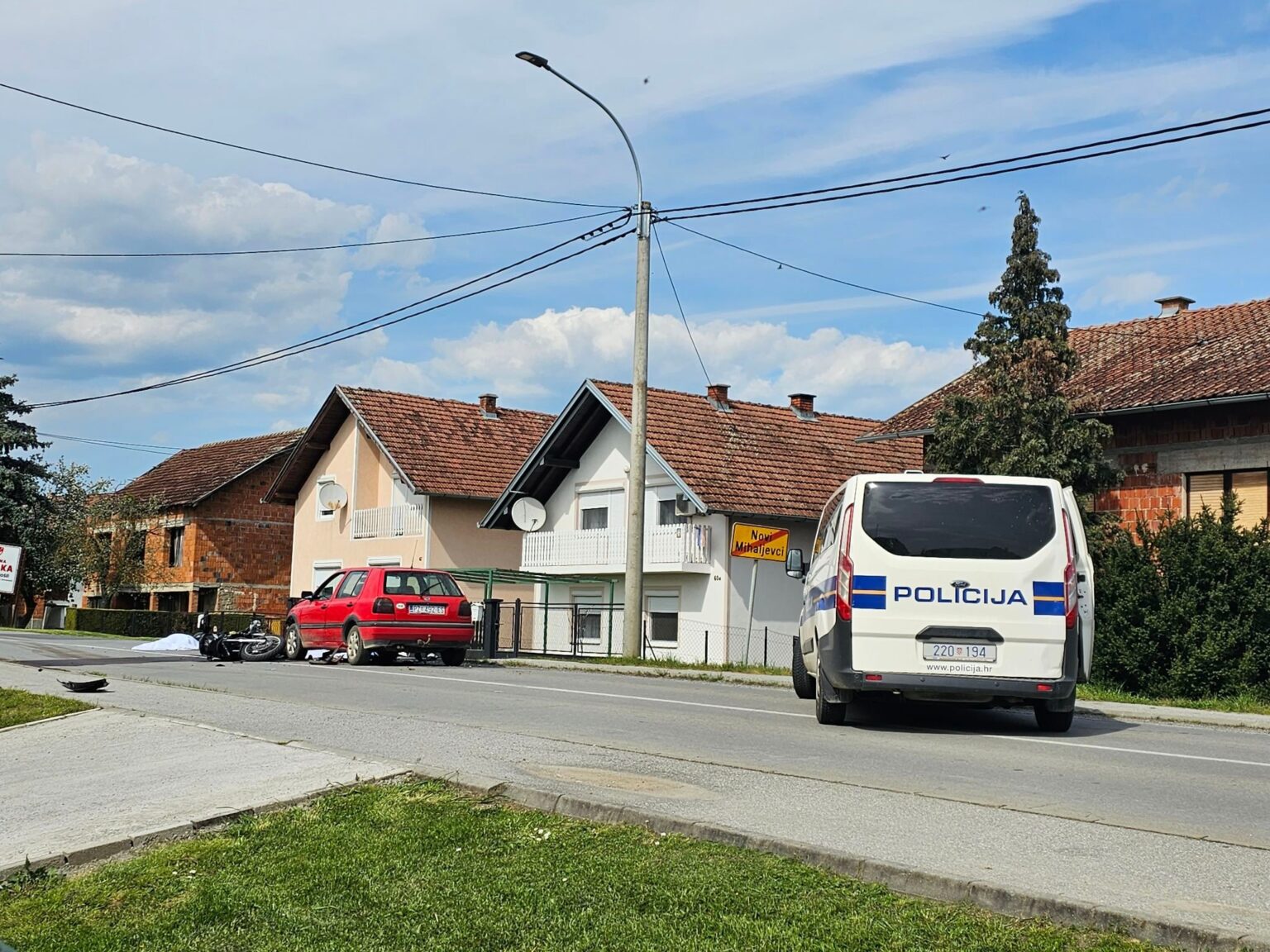 Cure detalji strašne tragedije na cesti: Poginuo je mladi bračni par, iza sebe su ostavili troje male djece...