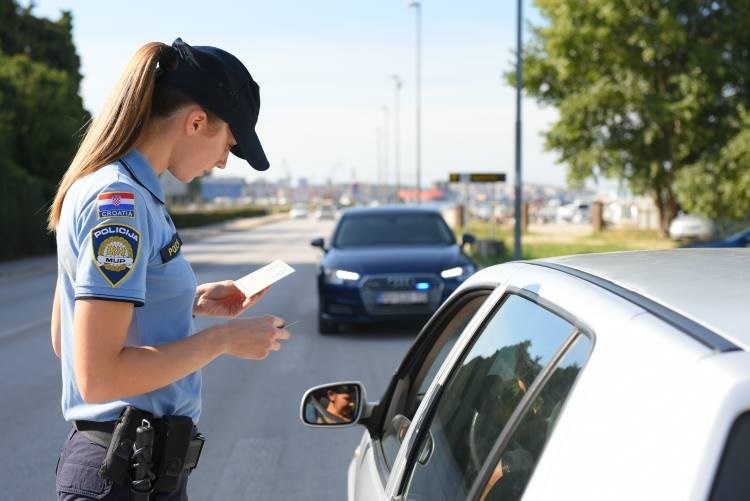 Liječnici ne žele oduzimati vozačke pacijentima: Kažu da bi ih polovica mogla ostati bez prava na vožnju