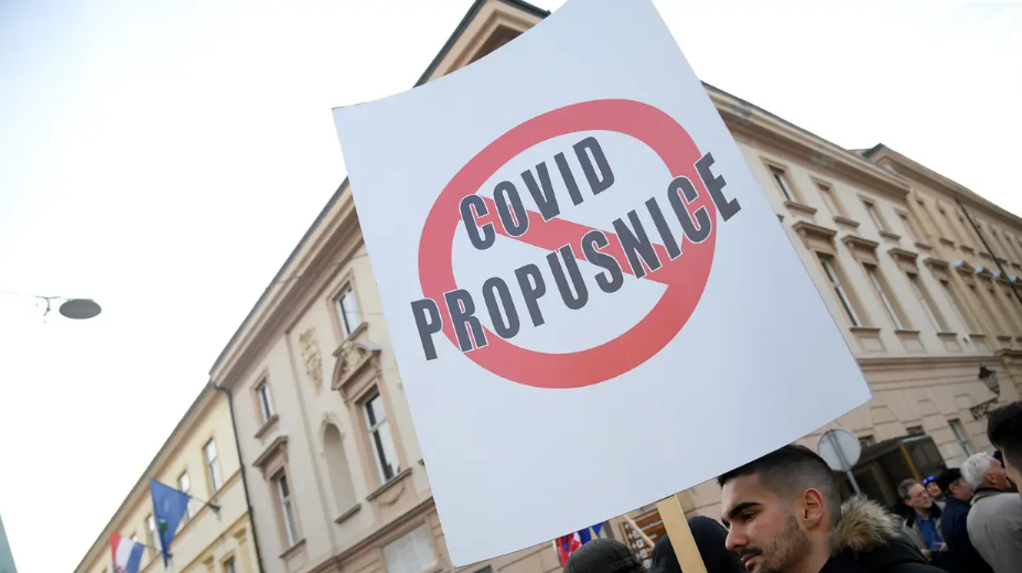 Prosvjednici na Markovom trgu traže ukidanje covid potvrda