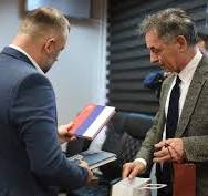 Pupovčev čovjek uhvaćen ‘s prstima u pekmezu’: Pogledajte kako je zgrtao iza leđa građana