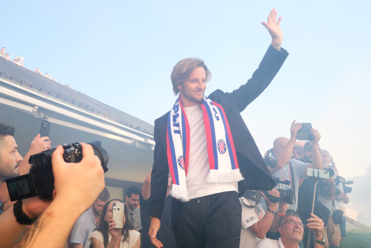 Ivan Rakitić otkrio nam što Lionel Messi uistinu misli o Luki Modriću, kakvi su izgledi da Bruno Petković završi u Barceloni i tko ga je najviše nagovarao da ne napušta reprezentaciju
