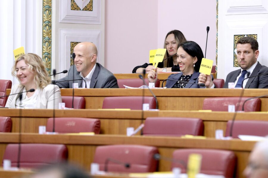 Oporba i vladajući u jednom složni: Pozdravljaju povećanje  mirovina po posebnim propisima