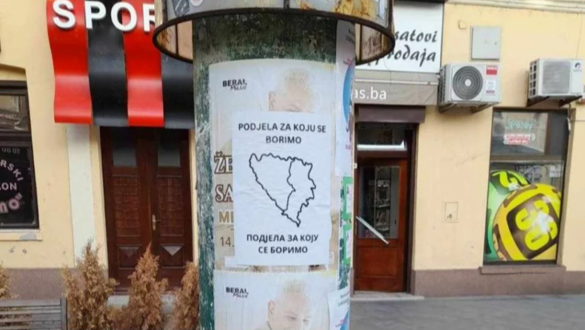 U bosanskim gradovima osvanuli misteriozni plakati, policija ih panično uklanja s ulica