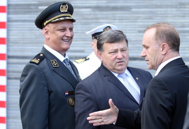 LJUBO ĆESIĆ ROJS SPREMAN POMOĆI U BORBI PROTIV KORONAVIRUSA