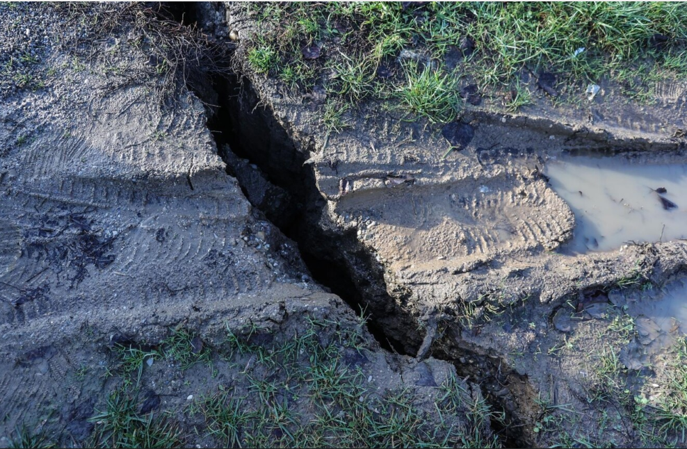 PRIJETE POPLAVE! PROGLAŠENE IZVANREDNE MJERE: Puknuti nasipi prijete područjima pogođenim potresom!