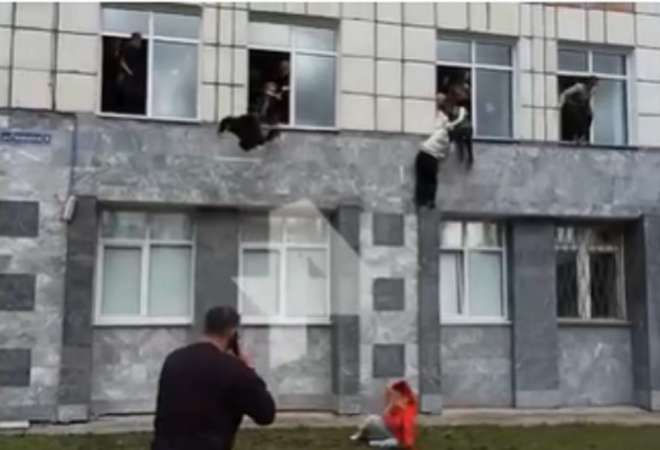 PUCNJAVA NA SVEUČILIŠTU: Više ljudi je ranjeno, studenti su u panici skakali kroz prozore