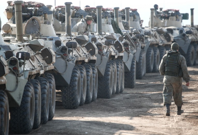 (VIDEO) ZAPAD GLEDA U ČUDU, ODLAZE RUSKI TENKOVI! Nevjerojatne snimke s granice: Putin izdao naredbu, pokrenula se kremaljska mašinerija