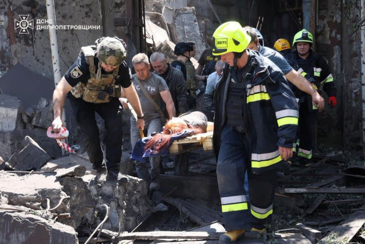 Novi ruski napadi odnijeli devet života u Dnipru, Zelenski traži pojačanu pomoć na summitu u Haagu