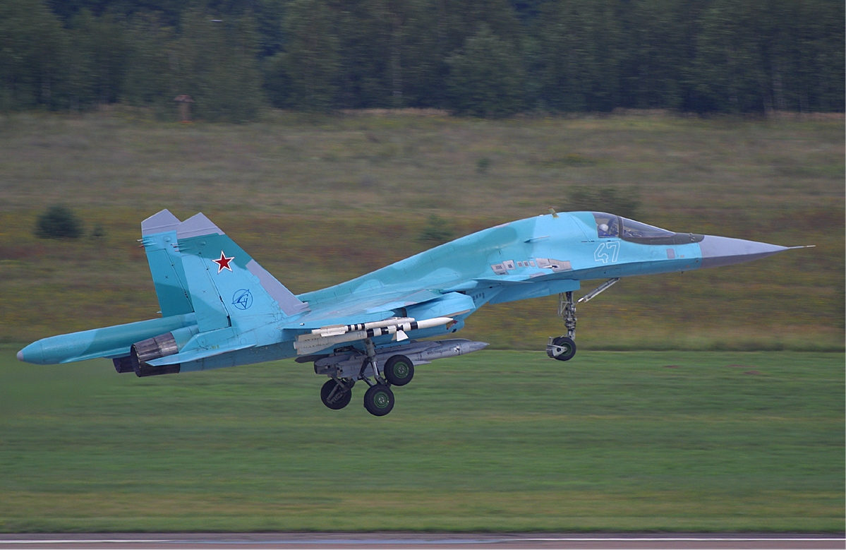 Ruski lovac Su-34 iz borbene grupe Zapad napao ljudstvo i vojnu opremu međunarodne legije u Kupjansku