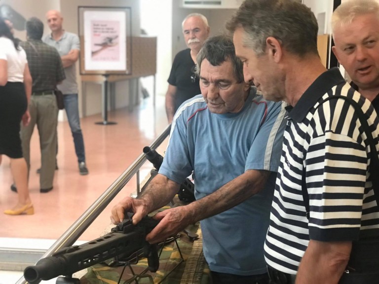 Izložba ‘Ruža hrvatska-Žirje’ svečano je otvorena u šibenskoj knjižnici: ‘Dilila se i zadnja feta kruva’