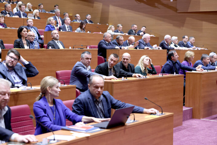 REBALANS PRORAČUNA Oporba ima 128 amandmana na rebalans. Bauk traži izradu aplikacije o ostavci, Miletić odštetu za nuspojave cijepljenja