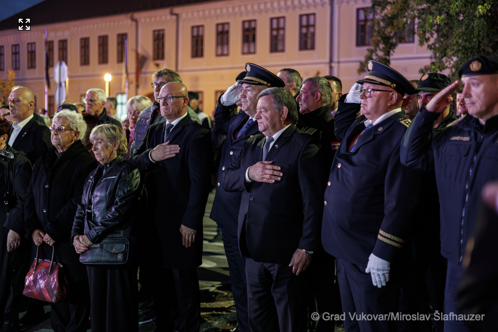 Vukovar odao počast poginulim redarstvenicima: „Njihova žrtva trajno su utkane u temelje slobodne Hrvatske“