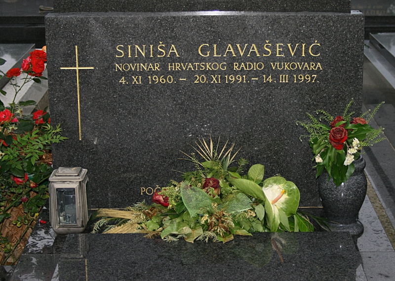 14. ožujka 1997. Siniša Glavašević – pokopan uz kolegu i prijatelja Branimira Polovinu