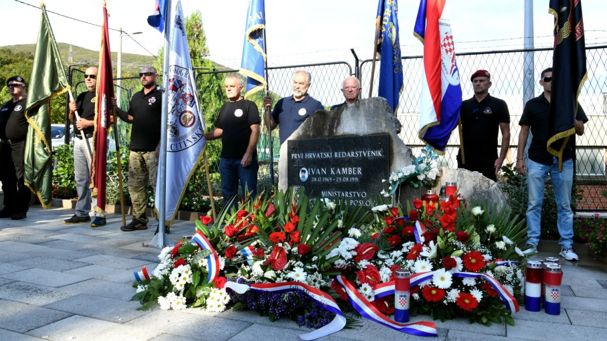 Svečano obilježena 30. obljetnica napada na vojarne bivše ‘JNA’ u Sinju