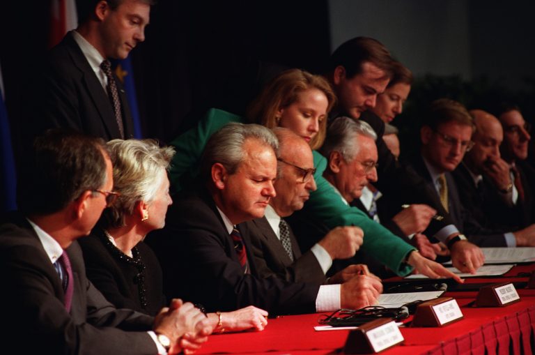 12. prosinca 1990. Zločini srpske vojske – Slobodan Milošević pobjedio na prvim višestranačkim izborima