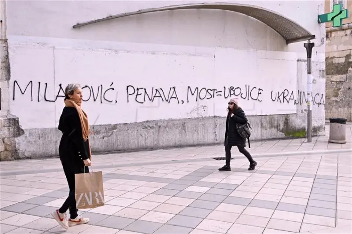 U Splitu, osvanuli grafiti: 'Milanović, Penava, Most = ubojice Ukrajinaca'