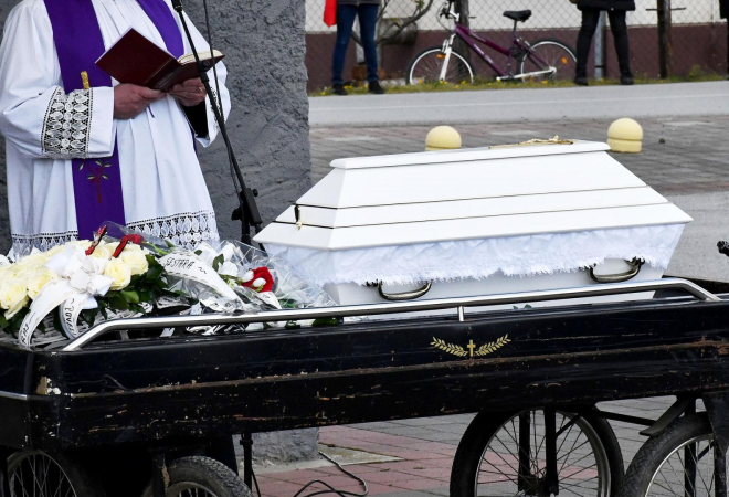 JEDAN ZLOČIN ZA PROTUOBITELJSKU HISTERIJU: U vremenu egoizma tradicionalna obitelj kriva je za sve! Ražnjevi su za šiljeni, čeka se samo zec!