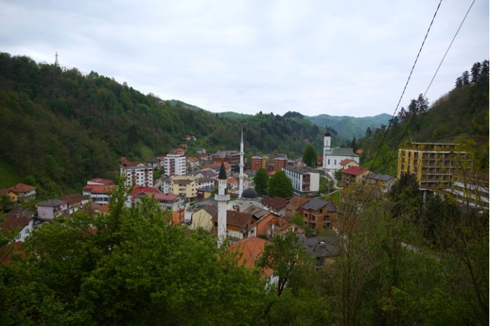 12. travnja 1993. – pokolj prije genocida u Srebrenici– ubijeno 62 djece na školskom igralištu