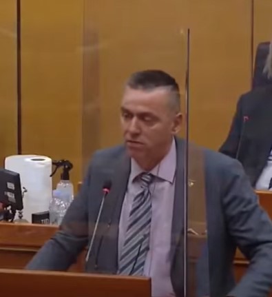 Jeckov: 'Predlažem da podigne ruku onaj tko je zadnji bio u Srbiji'; Mlinarić: 'Samo da odgovorim...'