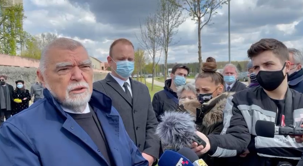 Mesić: ‘HOS nije oslobodio Hrvatsku, njihov pozdrav treba zabraniti’