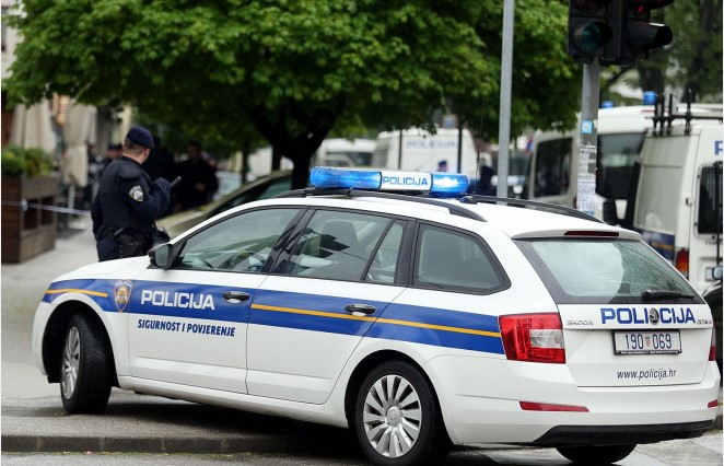 OPREZNO U PROMETU - Velike gužve zbog sudara autobusa i automobila, ozlijeđen vozač