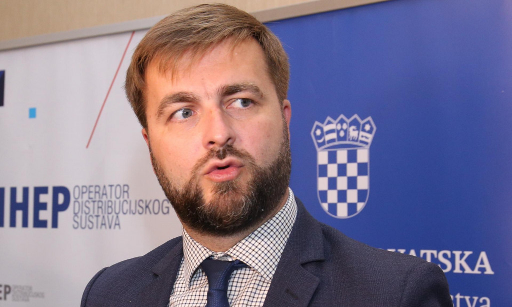 Ćorić pojasnio tko će biti izuzet od zabrane rada nedjeljom