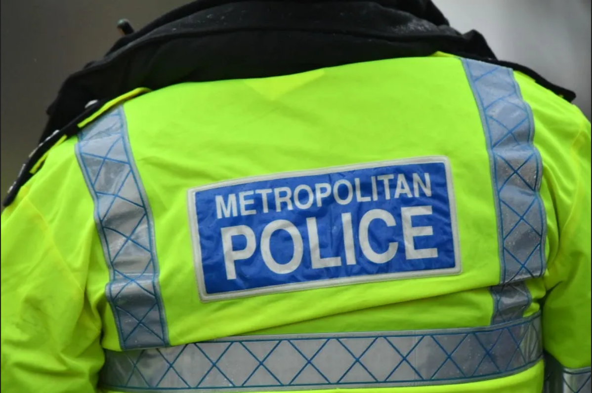 Užas u Londonu: Zabio se u kuću pa izašao i sjekao ljude mačem! Među ozlijeđenima i policajci
