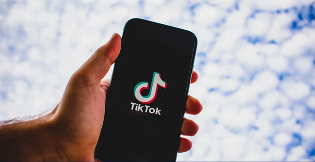 Dvije ruske školarke zapalile 195 tona slame, htjele snimiti video za TikTok