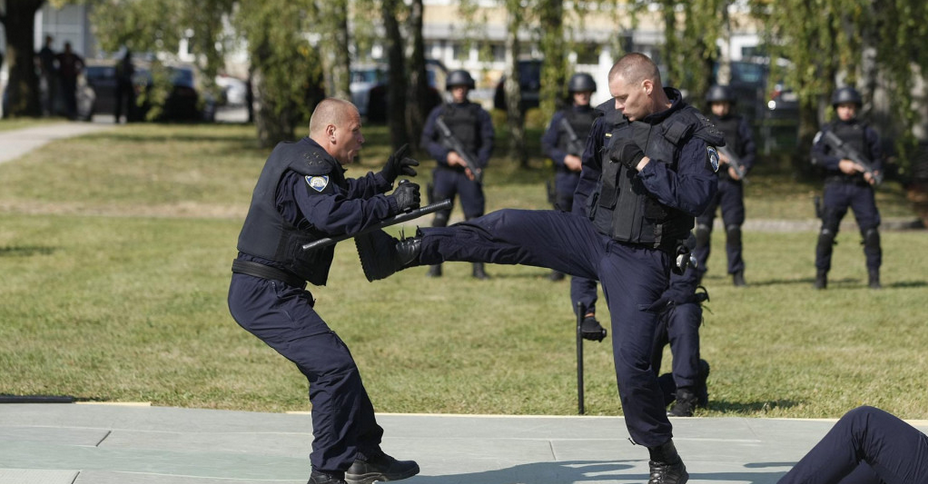 NOVI PRAVILNIK Službe na tjelesnom: Policajci bez limita debljine i sklekova, vatrogasci na plivanju