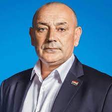 Pijan divljao pred Ministarstvom branitelja i tražio Tomu Medveda: 'Je l’ došao na posao? Nabijem vas sve na k….'