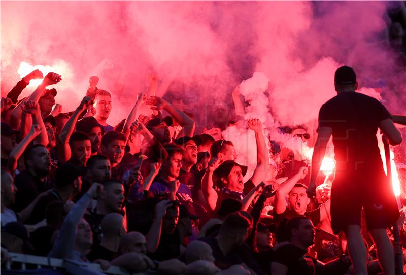 OGLASILA SE TORCIDA  Navijači Hajduka se žale na torturu: ‘Želimo sankcije za Dinamo i policiju zbog nehumanih postupaka‘