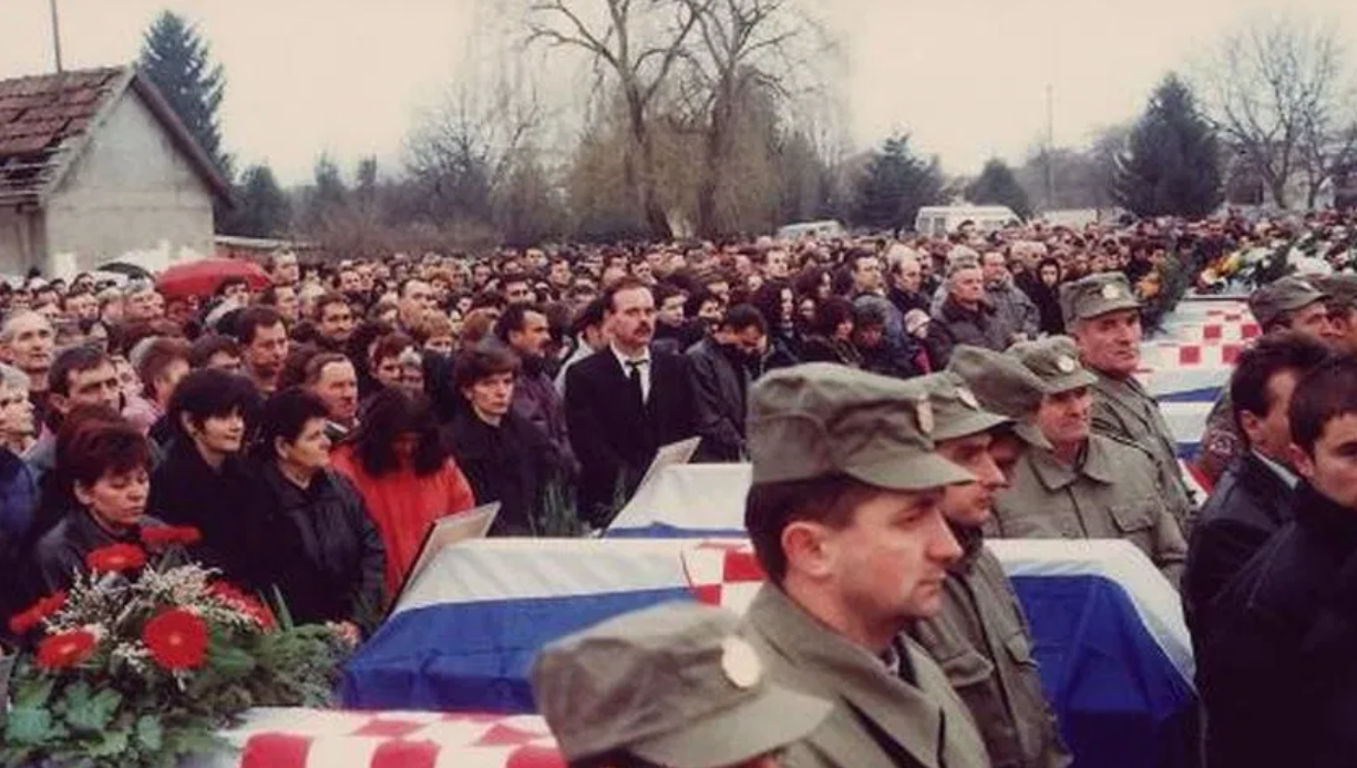 Četnici ušli u selo i počeli ubijati mještane, žene su silovali...