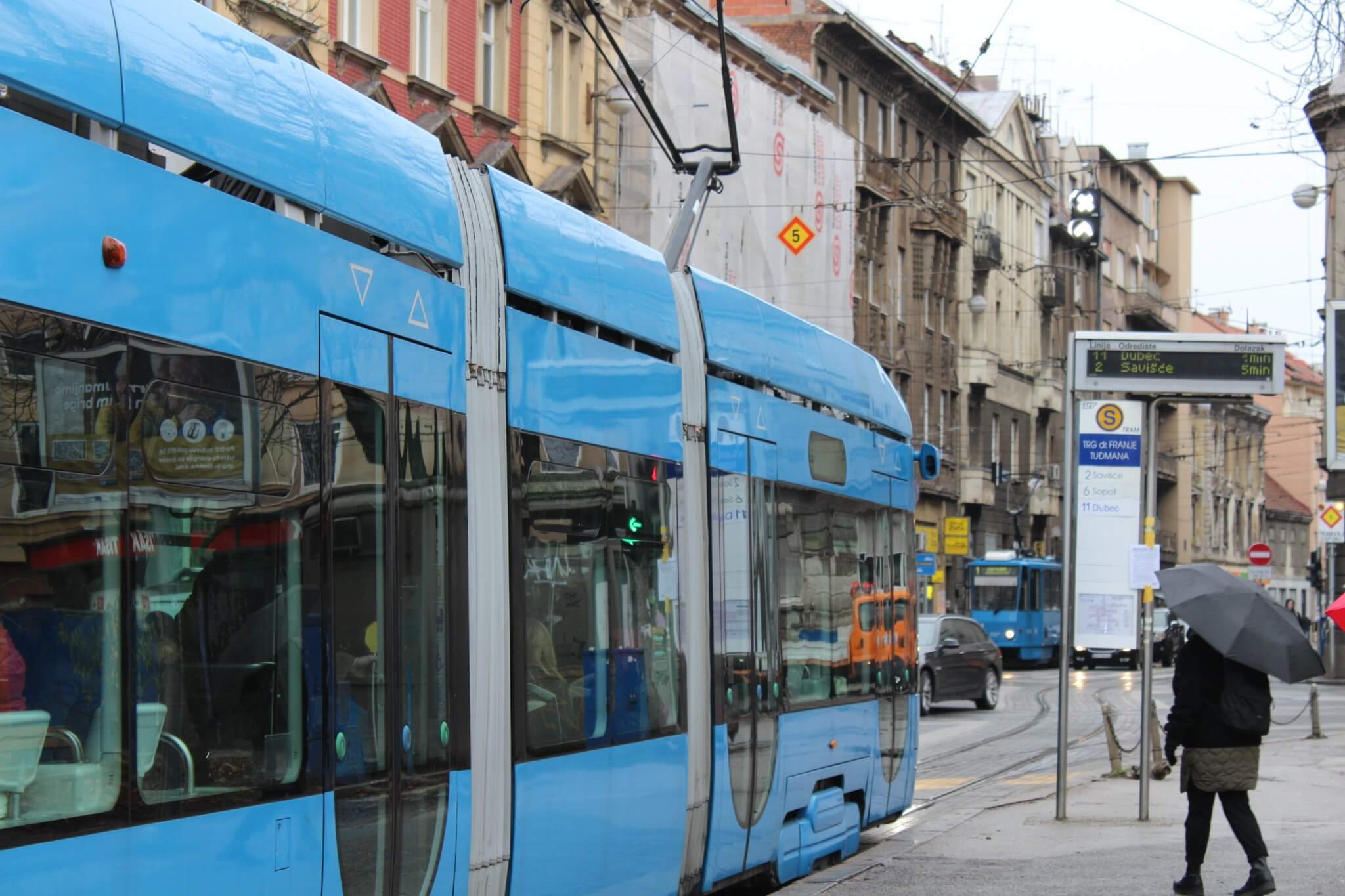Kaos u centru Zagreba: Tramvaj iskočio iz tračnica na križanju Vukovarske i Držićeve avenije