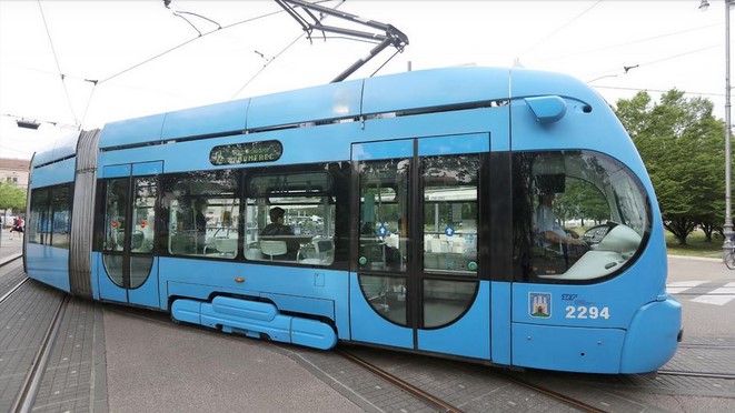 U Zagrebu tramvaj naletio na djevojčicu, ozlijeđena je
