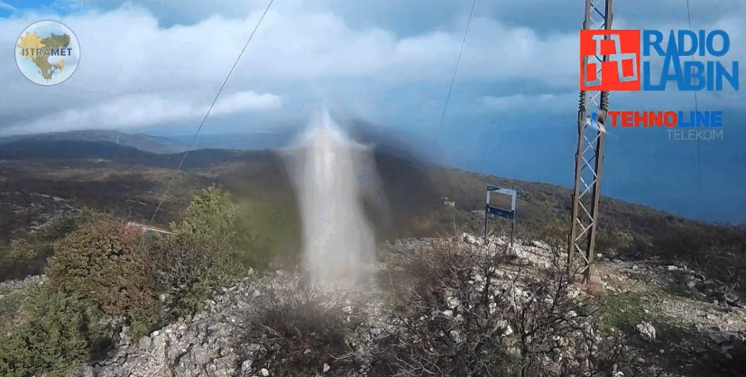 (VIDEO) MISTERIOZNO ‘UKAZANJE’ BAŠ NA DANAŠNJI DAN! Kamere ulovile ‘bijelu silu’ koja se nadvila nad križ: Kao da je raširila ruke i zagrlila Krista