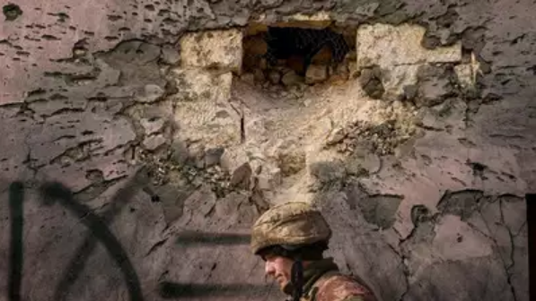 Ruske snage ispalile granate na Luhansk i Dnipro, pogođene i škola i stambena zgrada