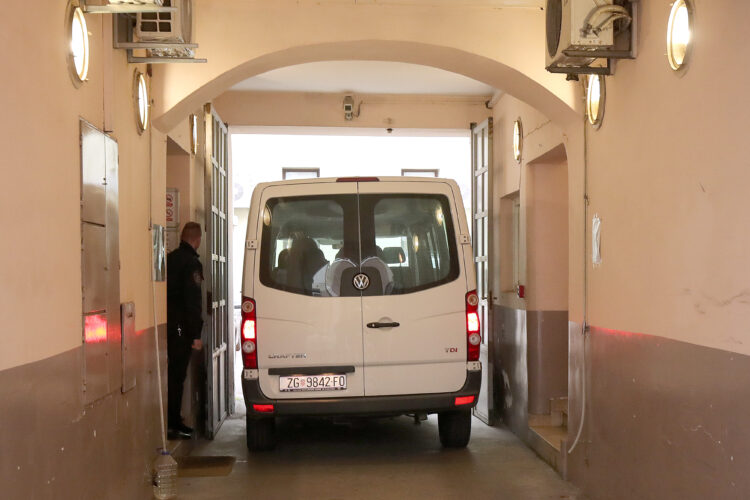 Doznajemo kako je računovotkinja MUO-a uspjela izvući više od 1,3 milijuna eura. Dio je prebacila mami na račun