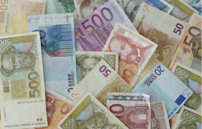 STRAH OD POSKUPLJENJA OD UVOĐENJA EURA NIJE NEOPRAVDAN: Najviše će poskupiti hoteli, restorani, rekreacija i kozmetički saloni