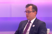 Vanđelić odgovarao na “škakljiva” ideološka pitanja: “Najjači nagon kod žene je da ona rodi”