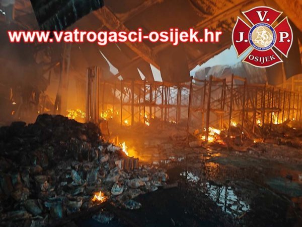 Velik požar u Osijeku, vatrogasci na terenu
