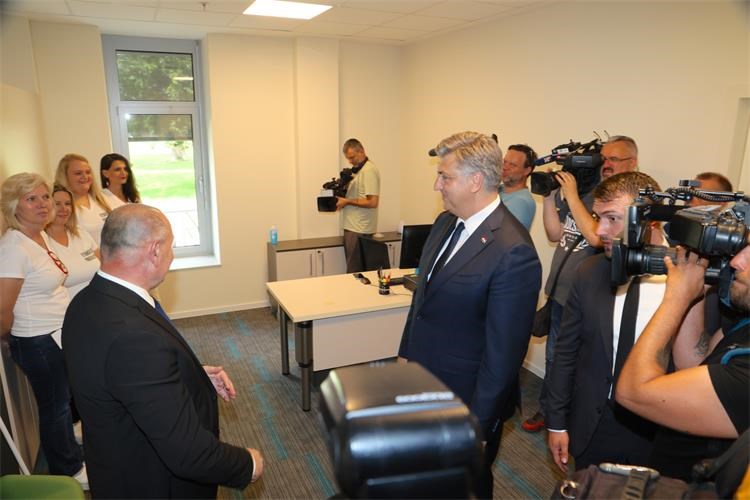 Plenković u Petrinji: u srijedu obilazak nove hiperbarične komore u Veteranskom centru
