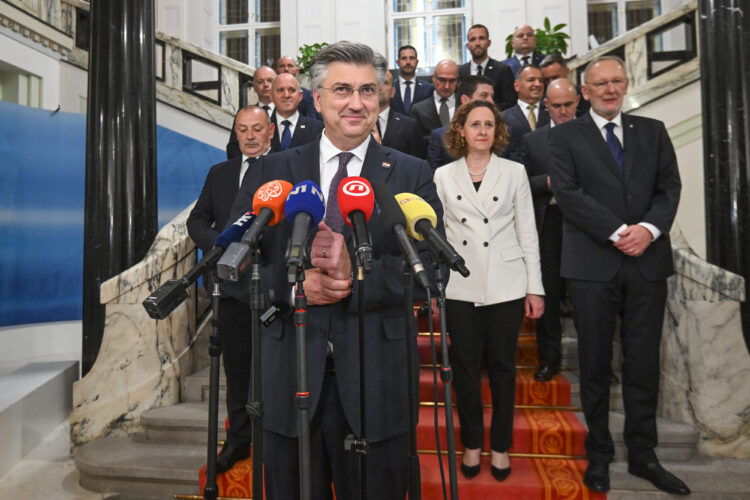 Premijeru i ministrima plaće će biti veće za 40 posto?! Evo koliko sada primaju: ‘To nije normalno‘
