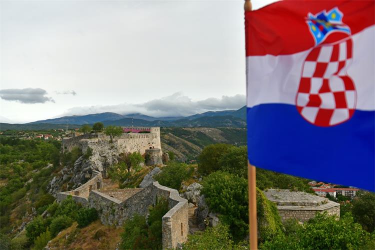 Uz duboko poštovanje i zahvalnost - Čestitka povodom Dana pobjede, Dana domovinske zahvalnosti i Dana hrvatskih branitelja!